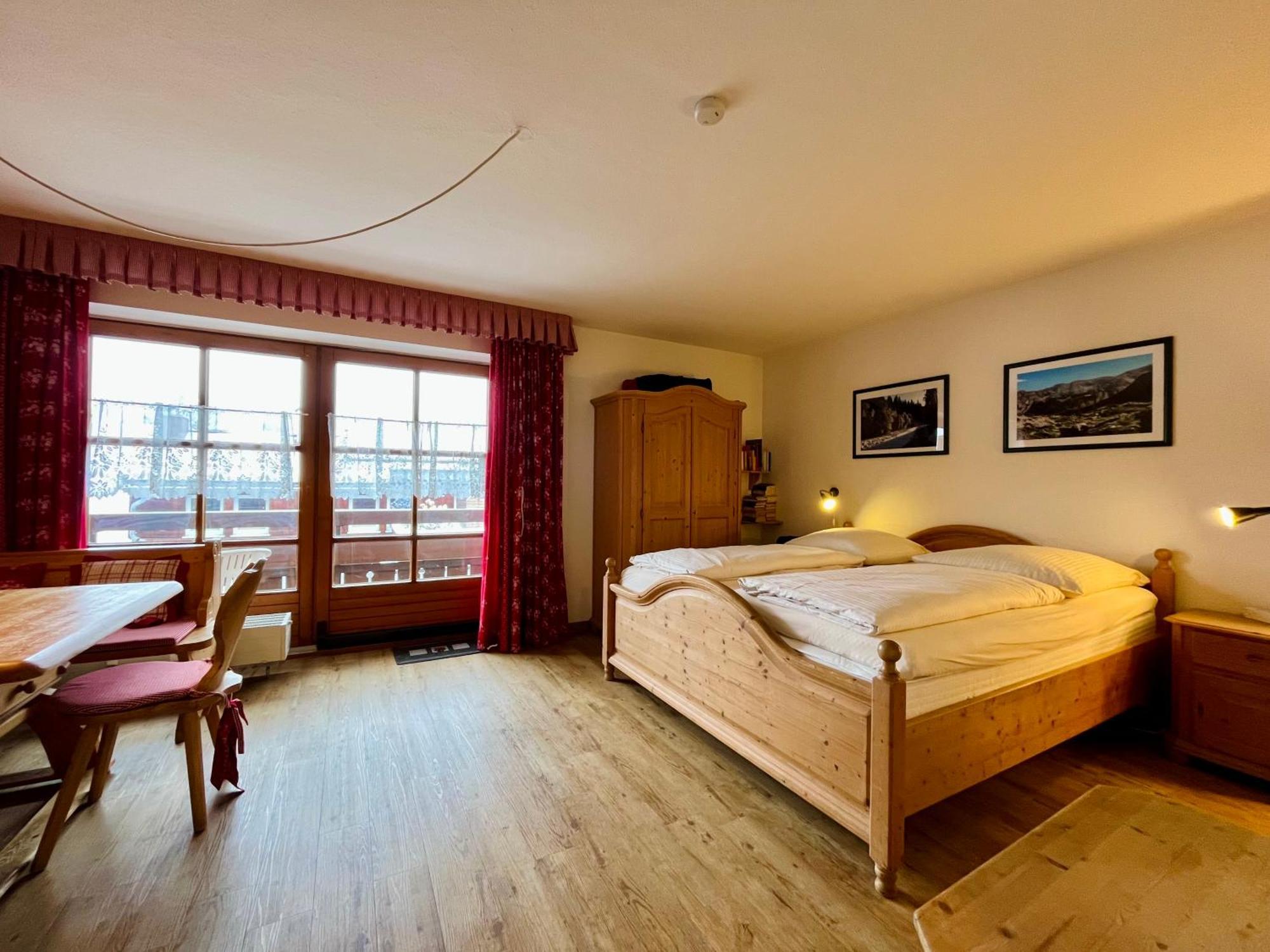Haus Baur, 37 Oder 38 *